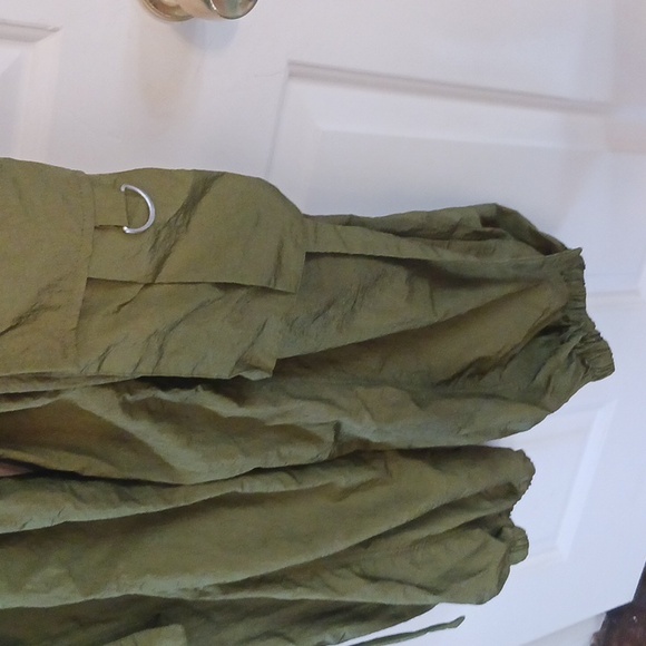 Forever 21 army green parachute texture jumpsuit - Picture 4 of 4